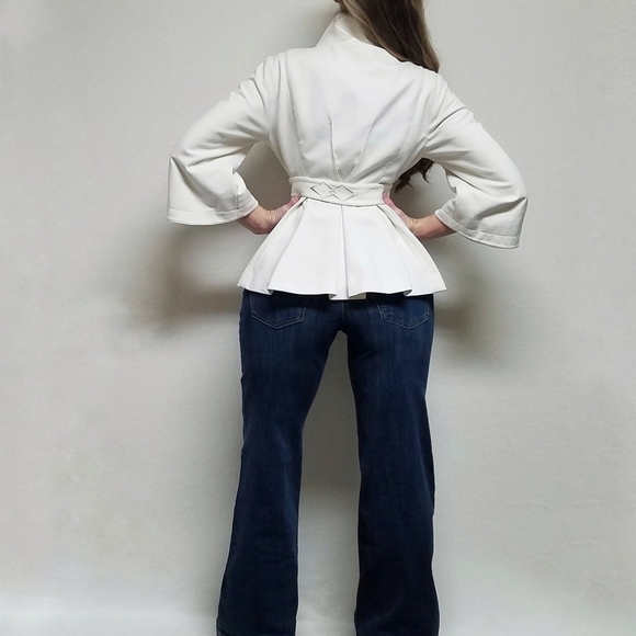 Simply Chloe Dao Off-White Cropped Flared Pleated Bell Sleeve Belted Jacket M - Picture 3 of 16